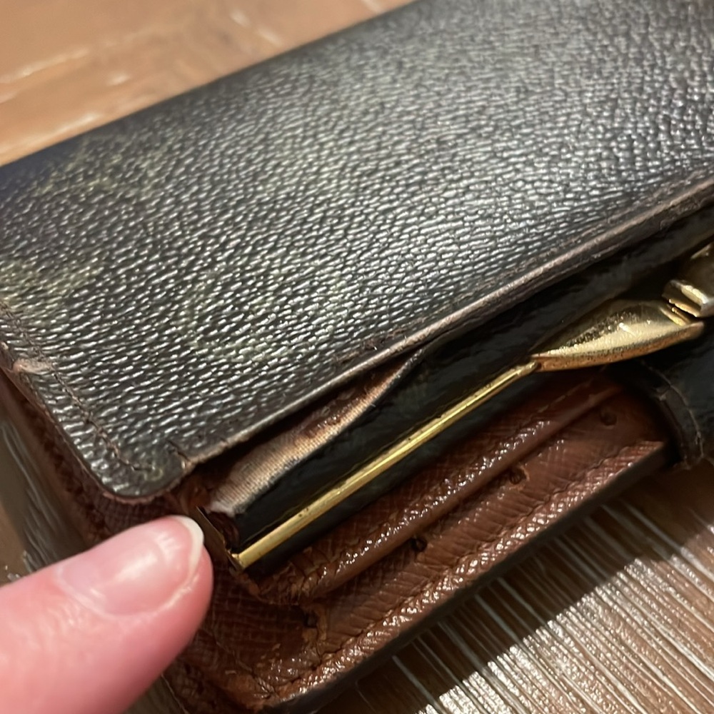 SALE PRICE FIRM Louis Vuitton monogram wallet - with snap, kiss lock coin pocket - Picture 10 of 10